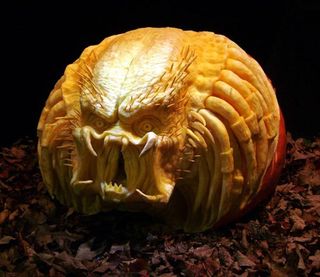 Awesome_halloween_pumpkin_carvings_by_ray_villafane_1